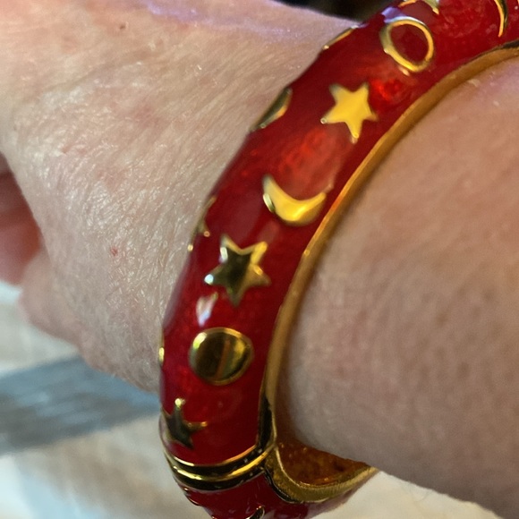 KJL bangle bracelet Fits small wrist in red and gold Has click in Clasp - Picture 5 of 7